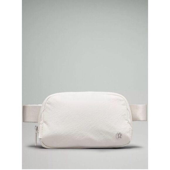 Lululemon 1L Fanny pack - Picture 1 of 4